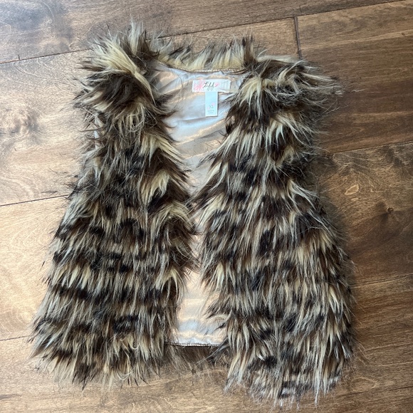 Girl’s Fur Vest - Picture 1 of 3